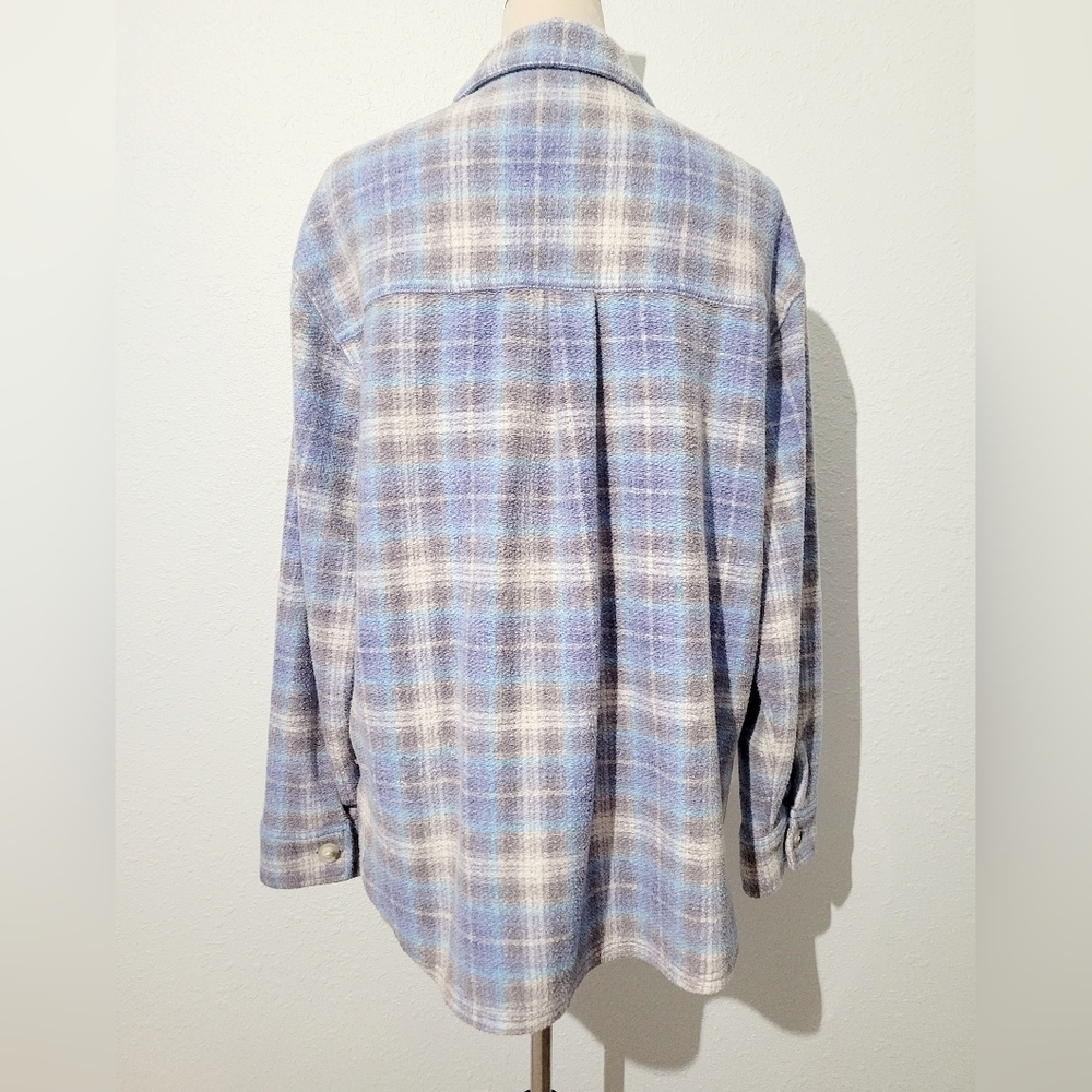 American Eagle Plaid Oversized Shacket Shirt Blue Gray Women's Size Medium SOFT - Picture 6 of 13